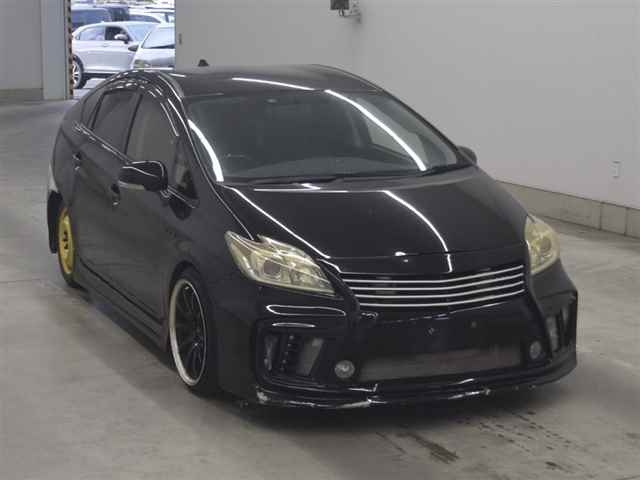 TOYOTA PRIUS — фото