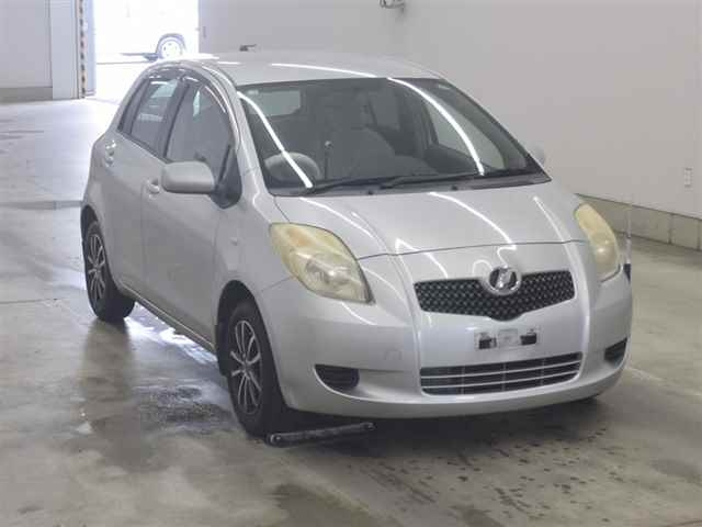 TOYOTA VITZ — фото