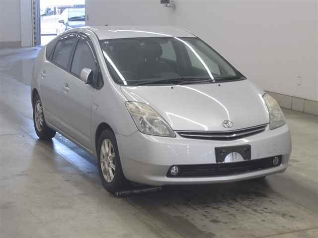 TOYOTA PRIUS — фото