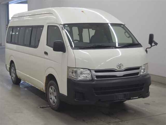 TOYOTA HIACE — фото