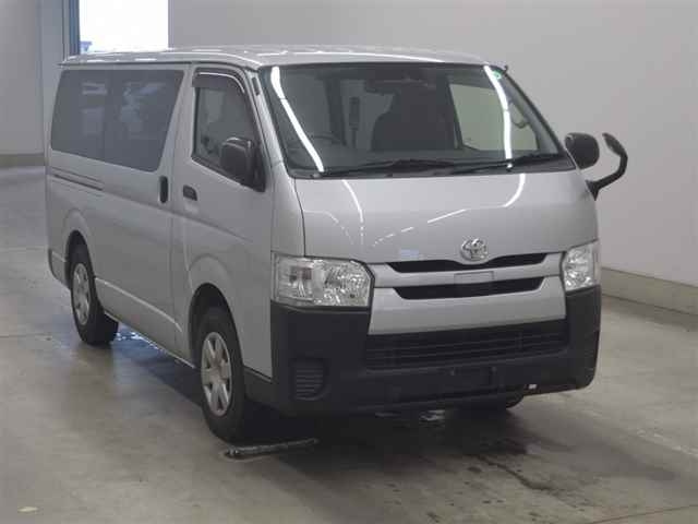 TOYOTA HIACE — фото