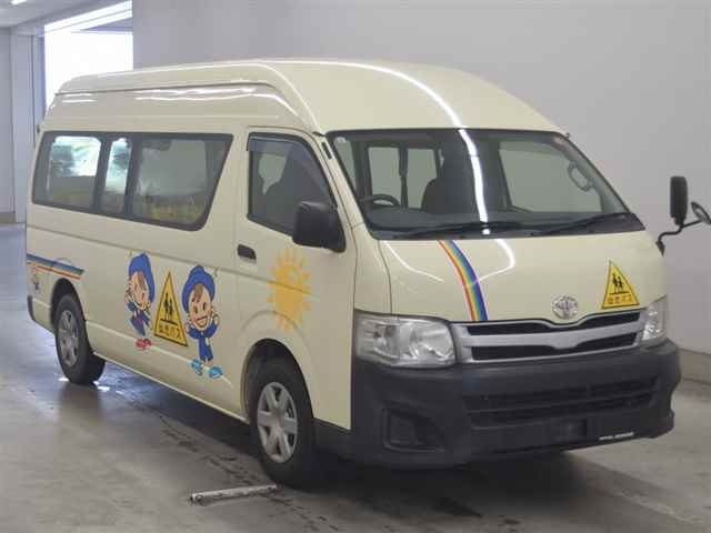 TOYOTA HIACE — фото