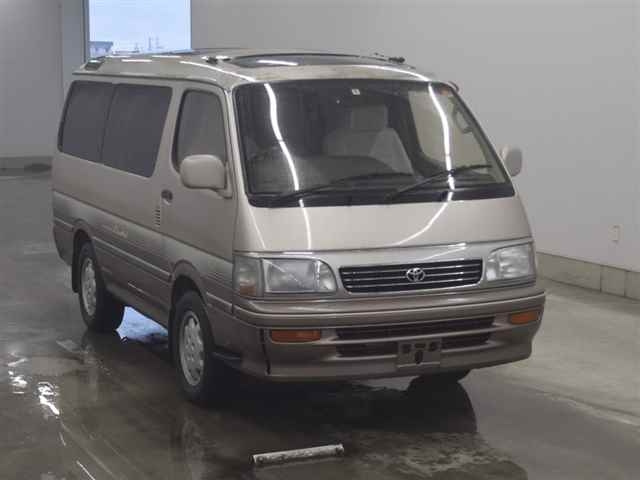 TOYOTA HIACE — фото