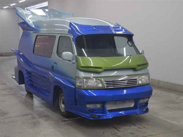 TOYOTA HIACE — фото