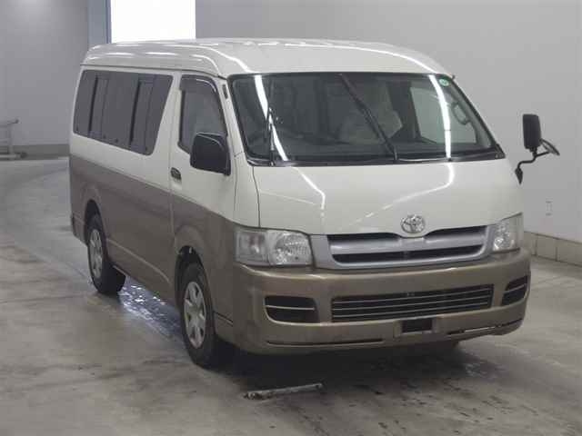 TOYOTA HIACE — фото