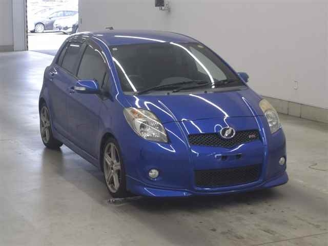 TOYOTA VITZ — фото