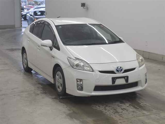 TOYOTA PRIUS — фото