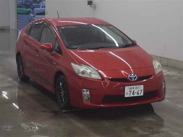 TOYOTA PRIUS — фото
