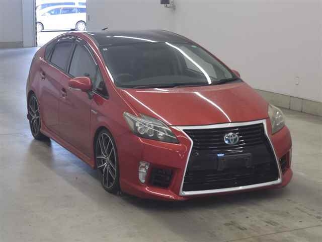 TOYOTA PRIUS — фото