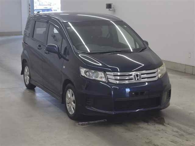 HONDA FREED — фото