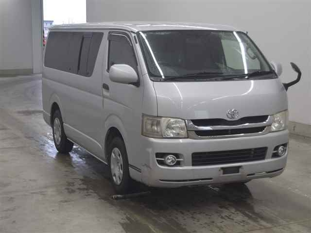 TOYOTA HIACE — фото