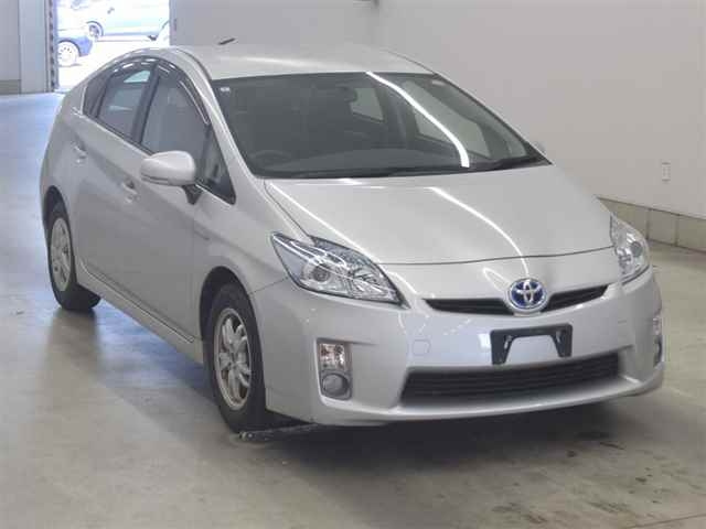 TOYOTA PRIUS — фото