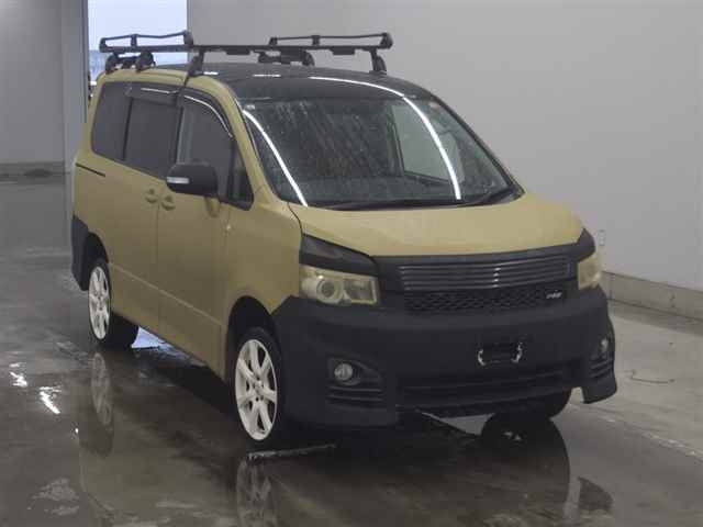 TOYOTA NOAH — фото