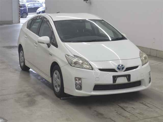 TOYOTA PRIUS — фото