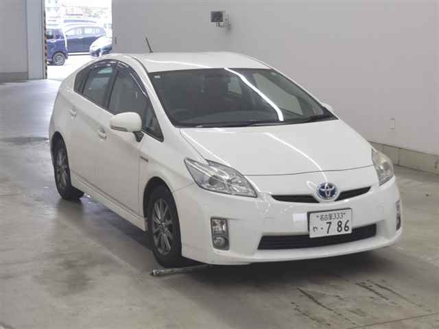 TOYOTA PRIUS — фото