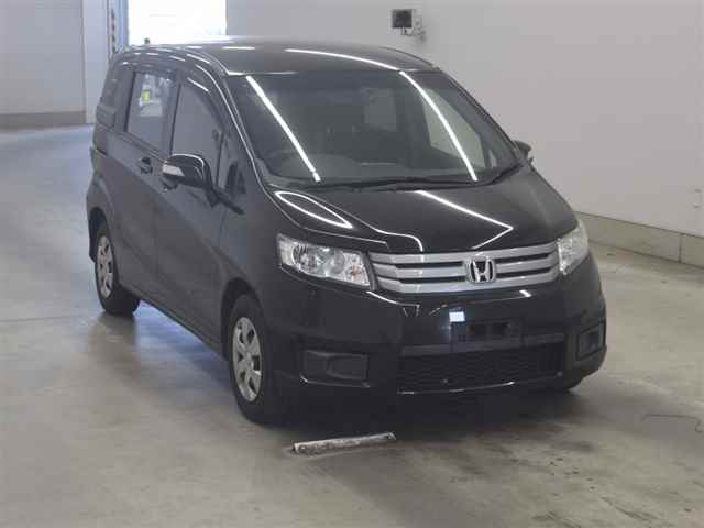 HONDA FREED — фото