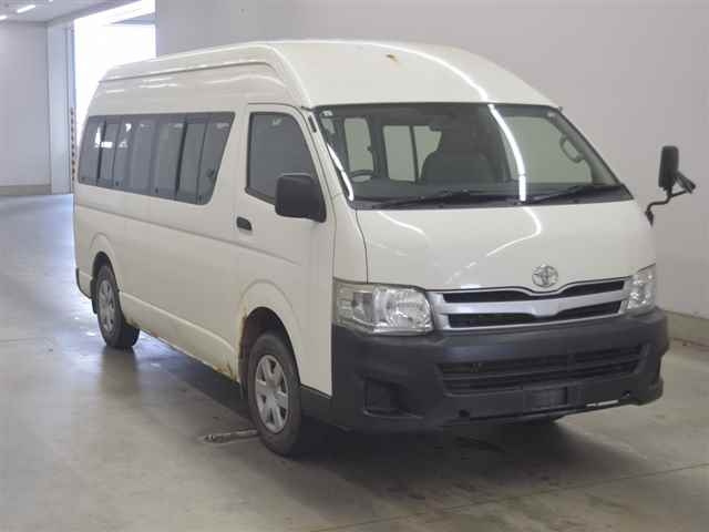 TOYOTA HIACE — фото