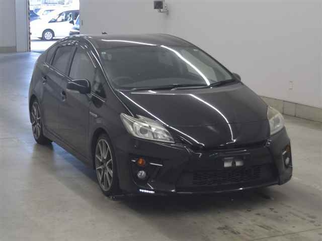 TOYOTA PRIUS — фото