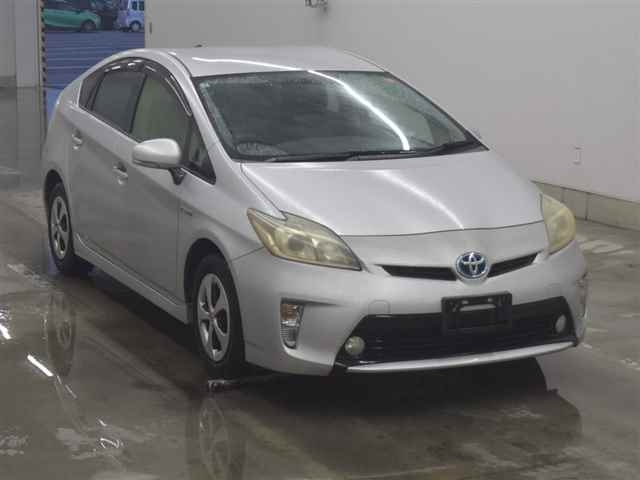 TOYOTA PRIUS — фото