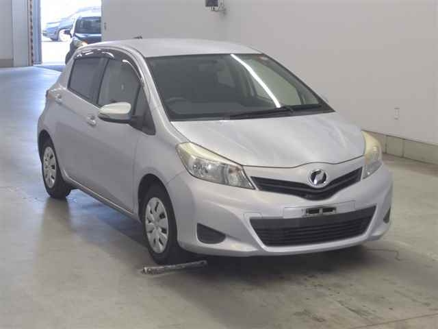 TOYOTA VITZ — фото