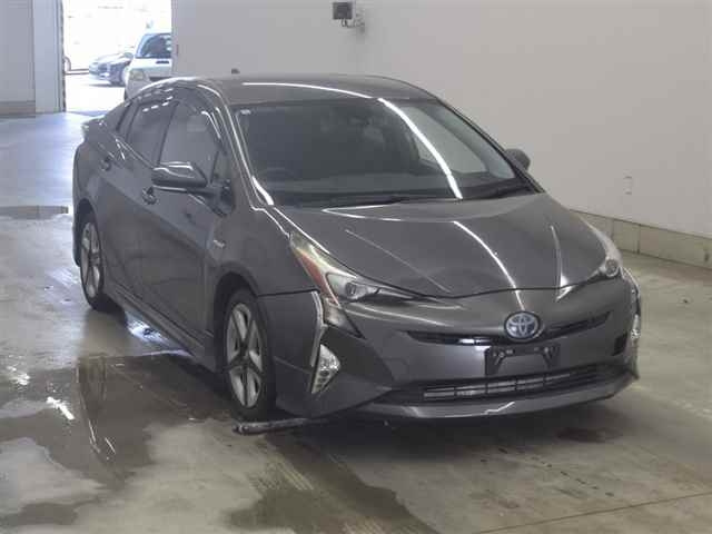 TOYOTA PRIUS — фото