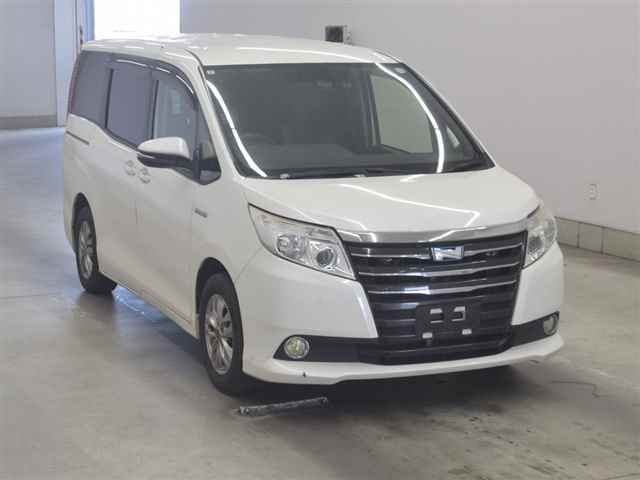 TOYOTA NOAH — фото