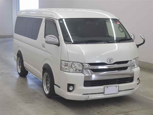 TOYOTA HIACE — фото