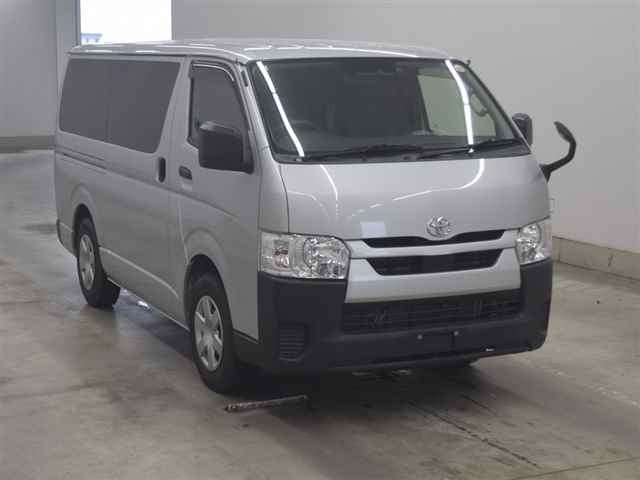 TOYOTA HIACE — фото
