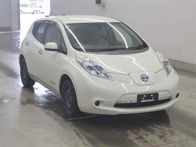NISSAN LEAF — фото