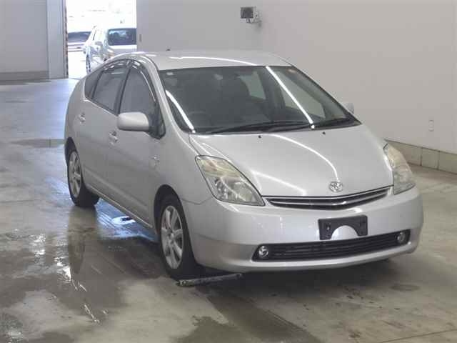 TOYOTA PRIUS — фото