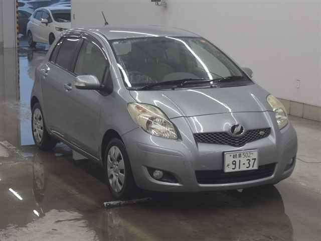 TOYOTA VITZ — фото
