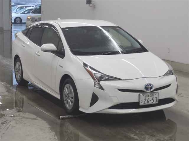 TOYOTA PRIUS — фото