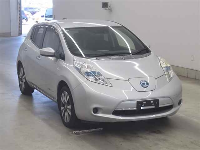 NISSAN LEAF — фото