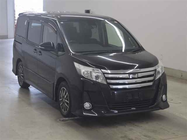 TOYOTA NOAH — фото