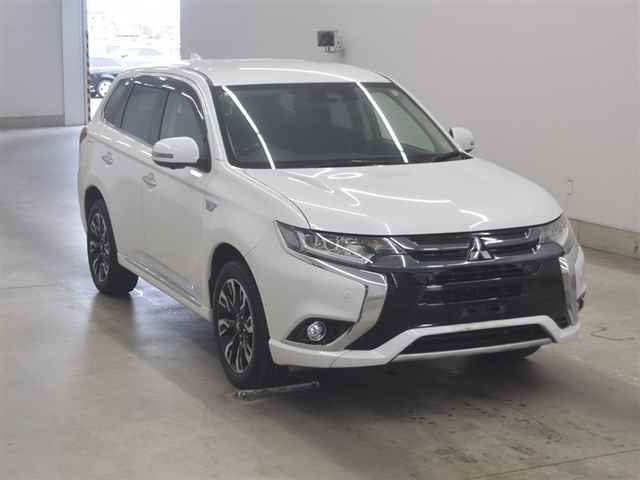 MITSUBISHI OUTLANDER — фото