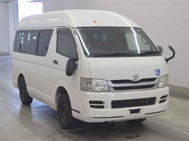TOYOTA HIACE — фото