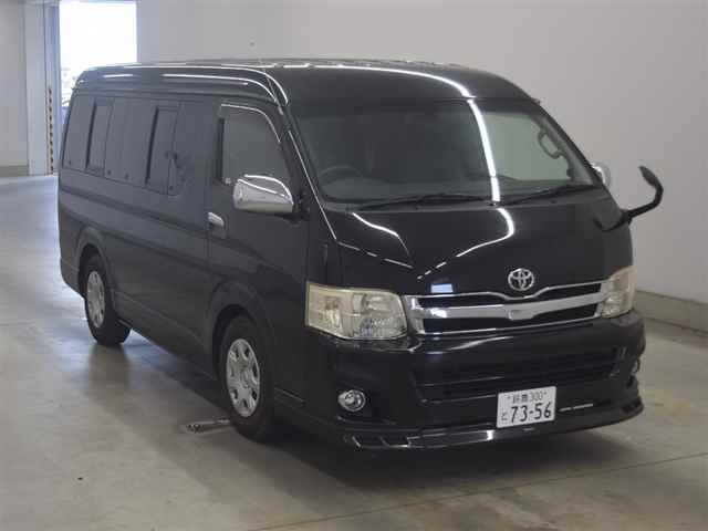 TOYOTA HIACE — фото