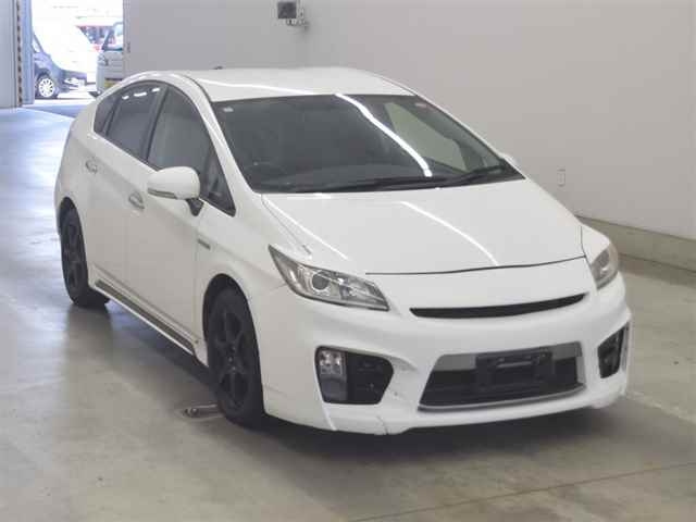 TOYOTA PRIUS — фото