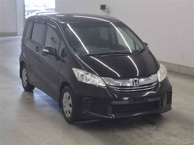 HONDA FREED — фото