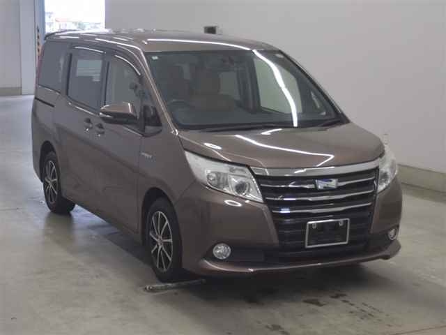 TOYOTA NOAH — фото