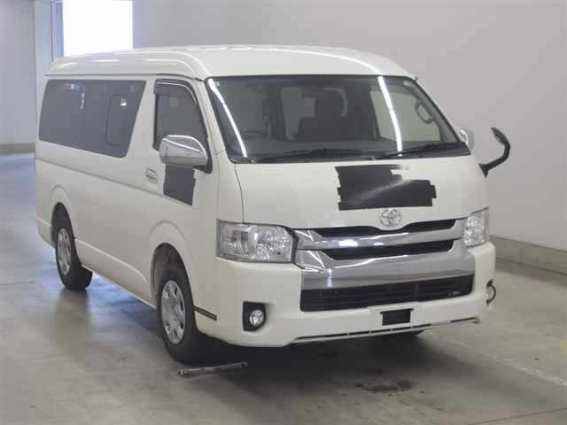 TOYOTA HIACE — фото