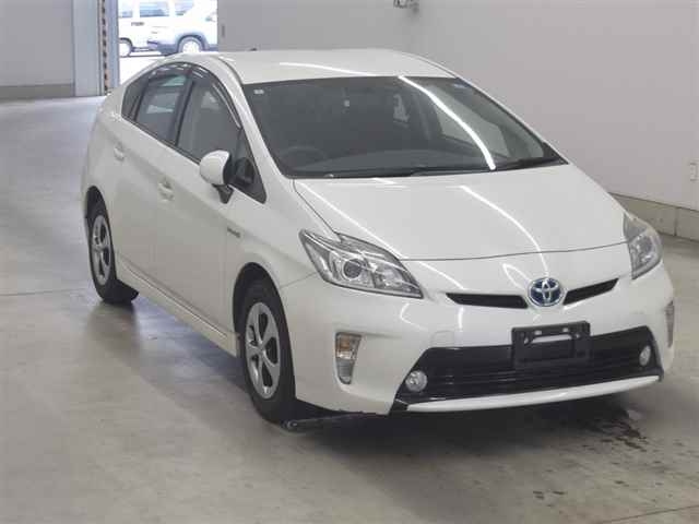 TOYOTA PRIUS — фото