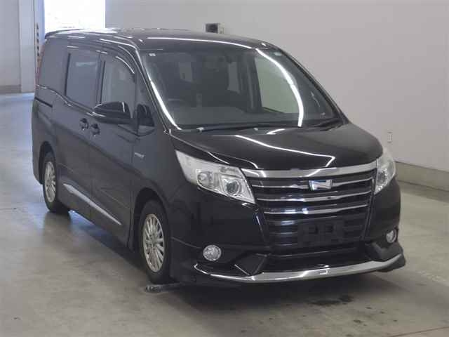 TOYOTA NOAH — фото