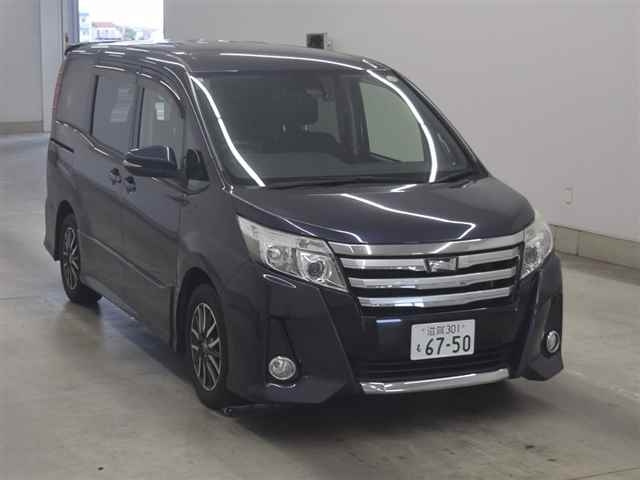 TOYOTA NOAH — фото