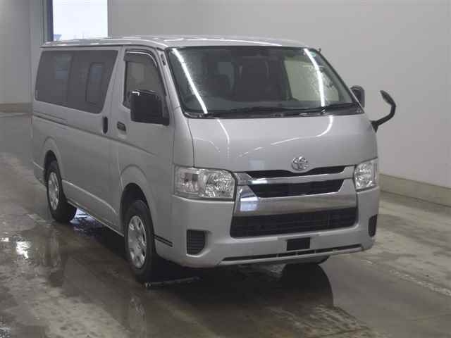 TOYOTA HIACE — фото