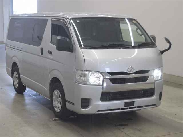 TOYOTA HIACE — фото