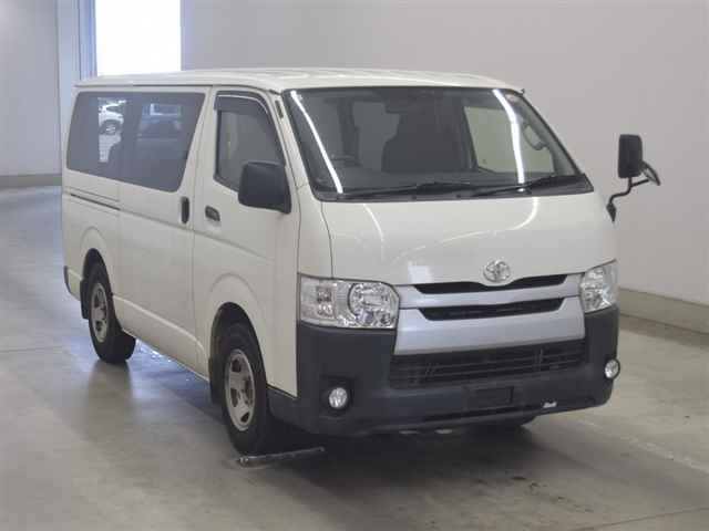 TOYOTA HIACE — фото