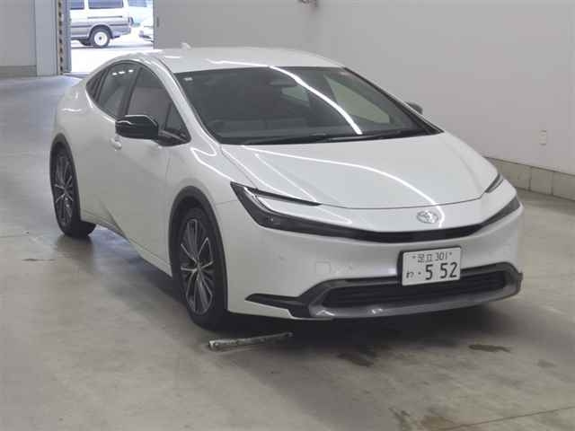 TOYOTA PRIUS — фото