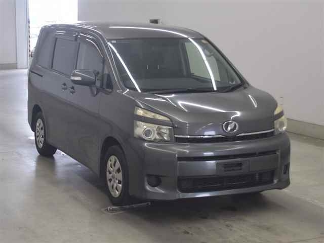 TOYOTA NOAH — фото