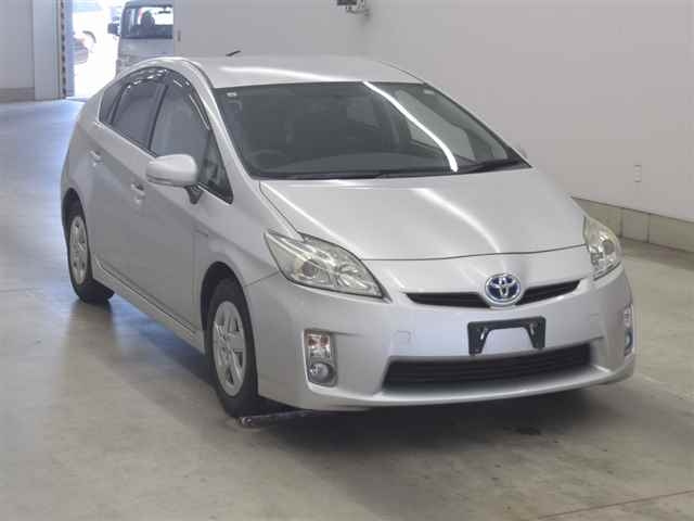 TOYOTA PRIUS — фото